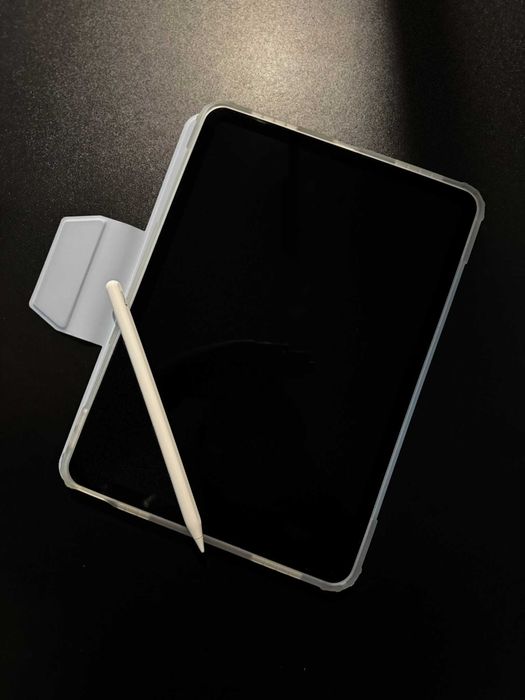 iPad Air 5 (A2588) M1 64 GB Wi-Fi + Apple Pencil 2 + Etui Spigen