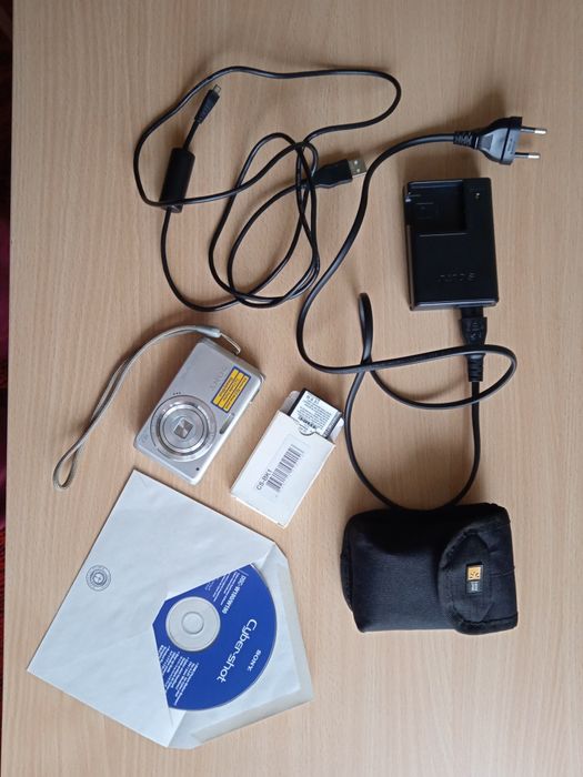 Цифровий фотоапарат SONY Cyber-shot в повній комплектації