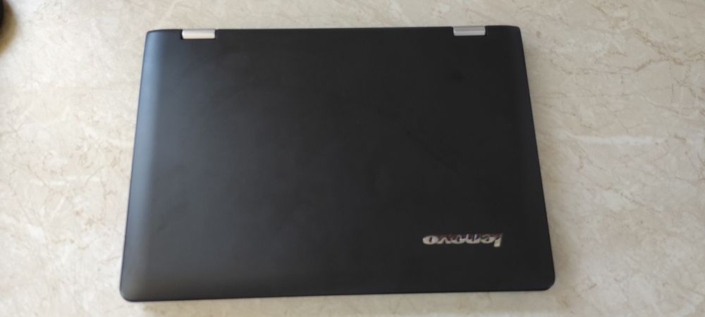 Komputer Lenovo yoga 300