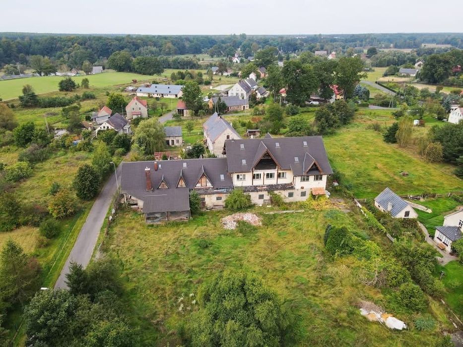 Nieruchomość inwestycyjna 700 m² z działką 4000 m² – Przejęsław