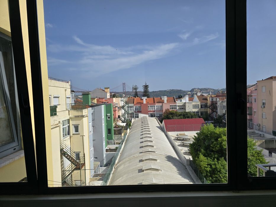Quarto em Lisboa, perto do Polo Universitário da Ajuda / Universidade Lusíada / Hospital Egas Moniz