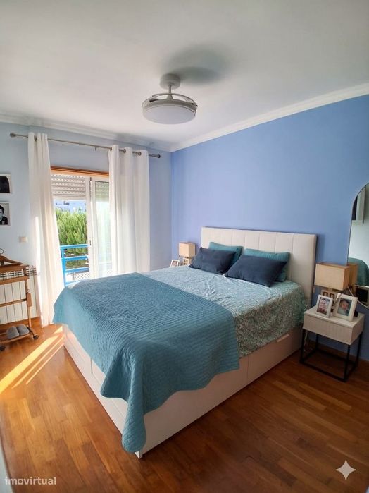 Apartamento T3 com varanda em Carcavelos