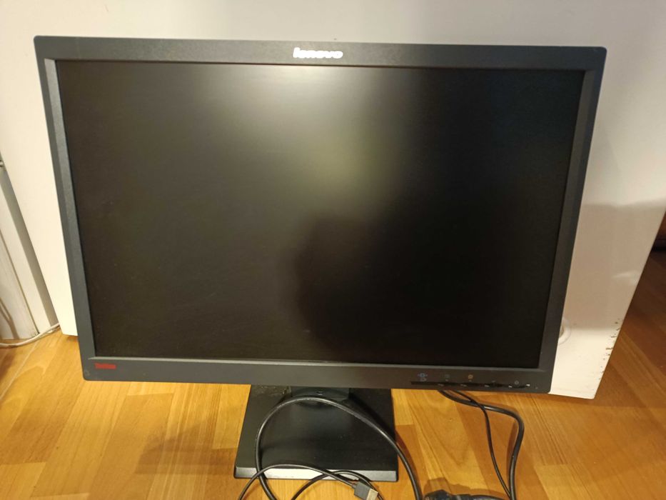 Monitor LENOVO 23 cal Dobra okazja!! Fajny duży, może być pod laptopa.
