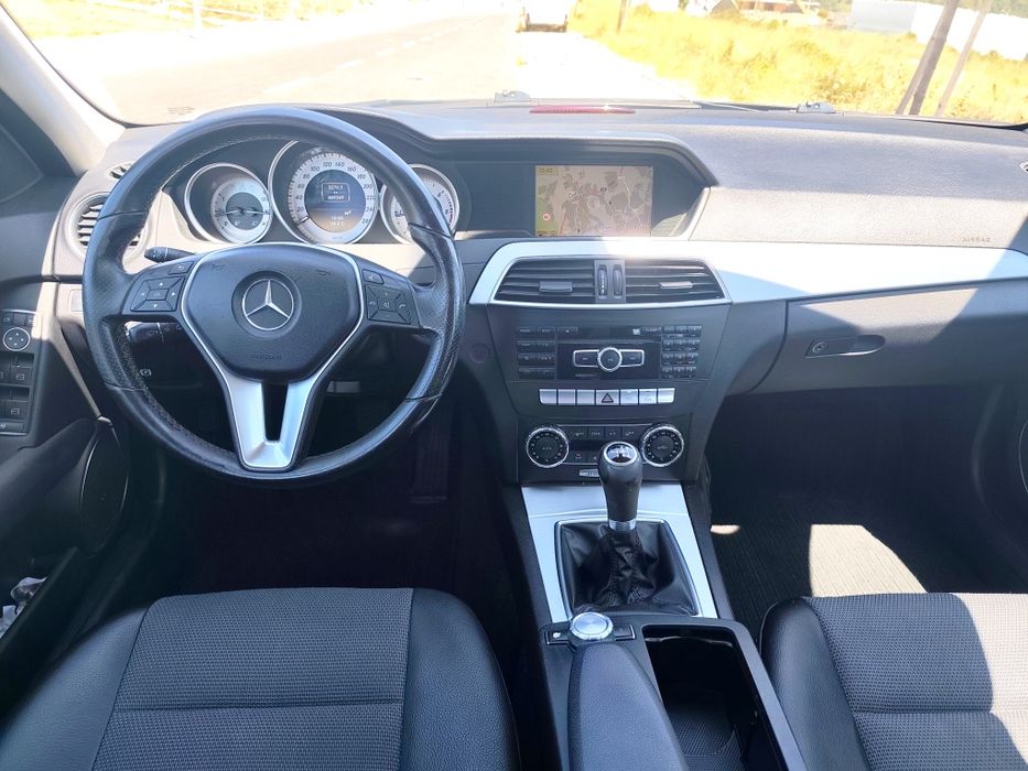 Mercedes-Benz C 200 — fotografia 7