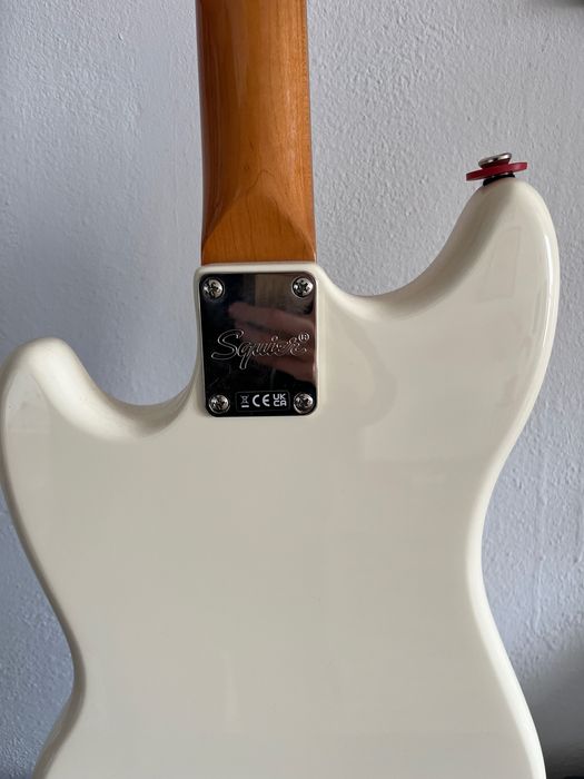 Gitara basowa krótka skala Squier Classic Vive 60s Mustang + futerał + pasek