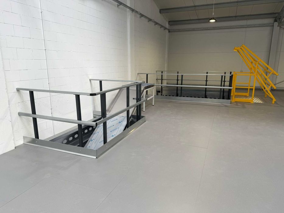 Pomost magazynowy (antresola) wg indywidualnego projektu + wyposażenie