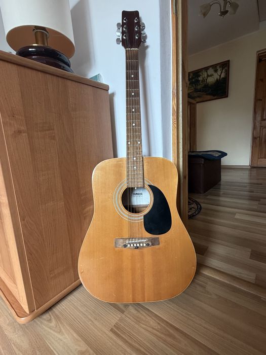 Gitara Yamaha akustyczna