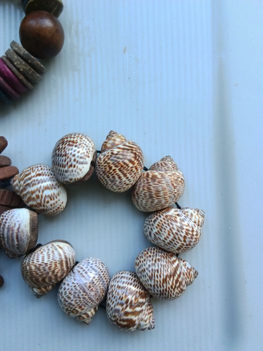 Pulseiras em madeira artesanais