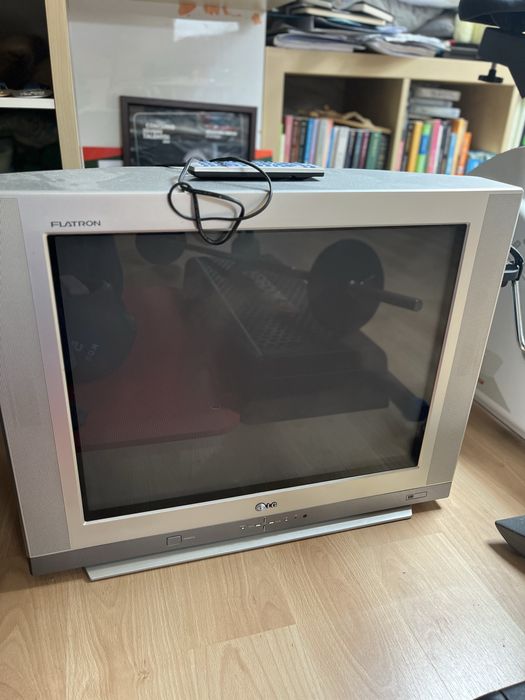 Televisor LG com 72cm