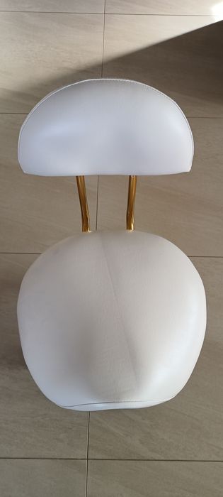 Taboret kosmetyczny siodło krzesło z oparciem biały