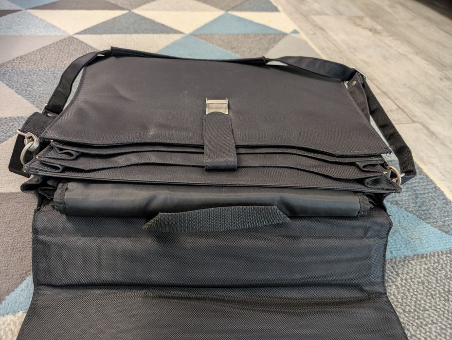 czarna torba na laptopa, teczka biznesowa Semi Line