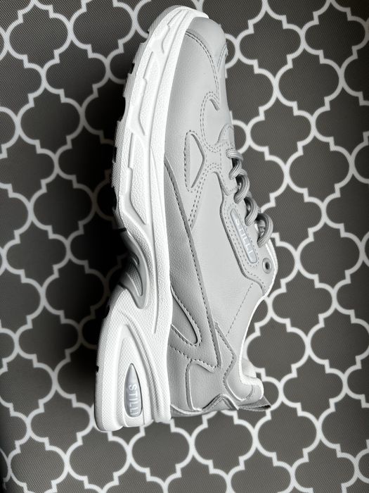 Кросівки жіночі 38р