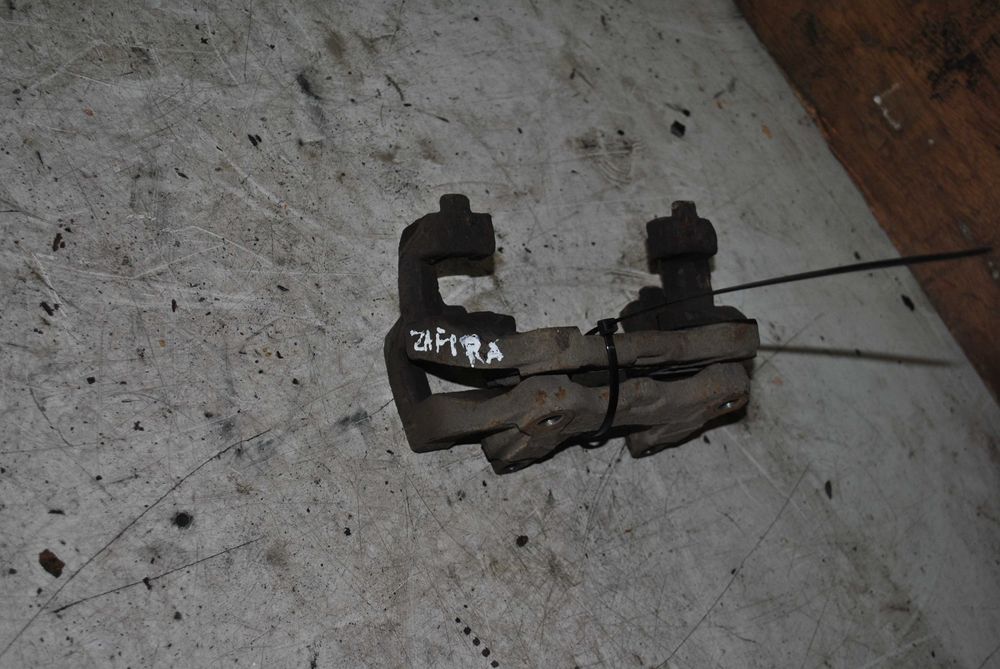 Jarzma przód Opel Zafira B 1.6b