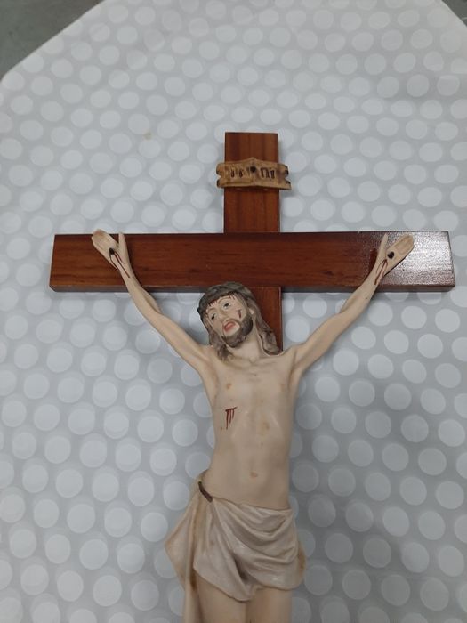 Crucifixo  em bom estado de conservação