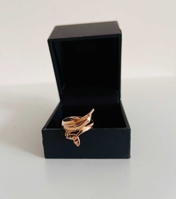 Pierścionek złoty w kształcie delfina
