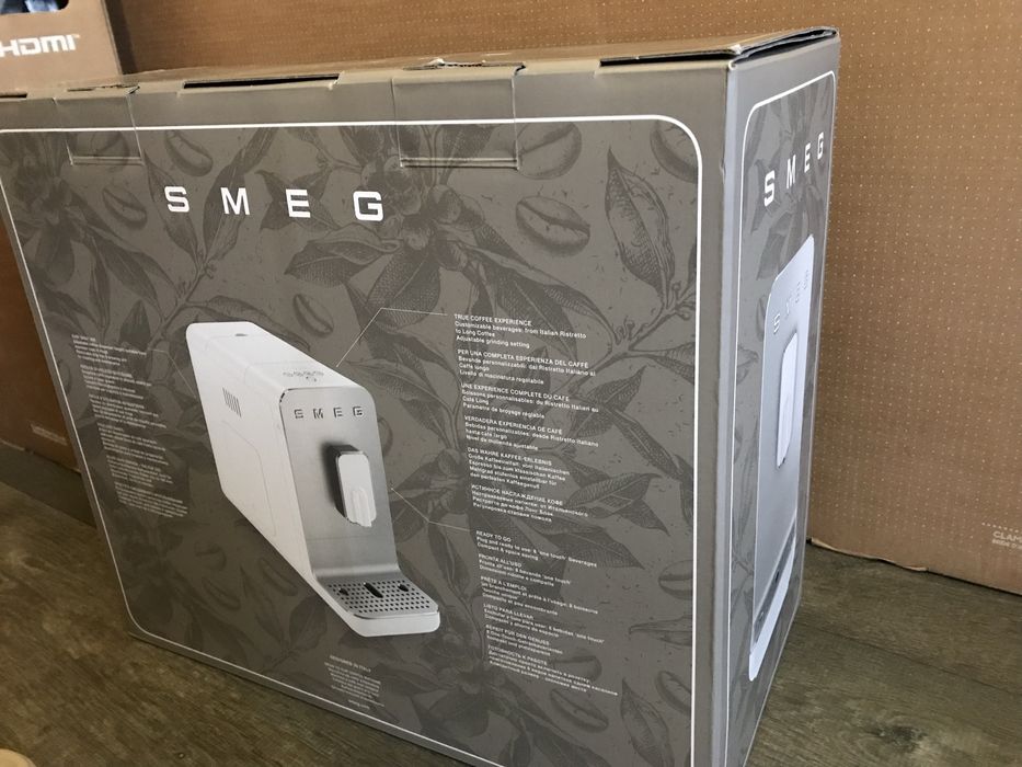 Кавомашина SMEG  BCC01RDMEU Нові гарантія