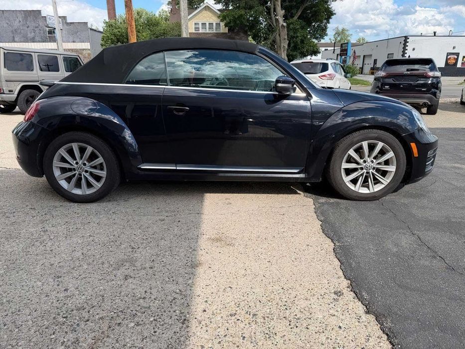 Volkswagen Beetle Dune Convertible      2017