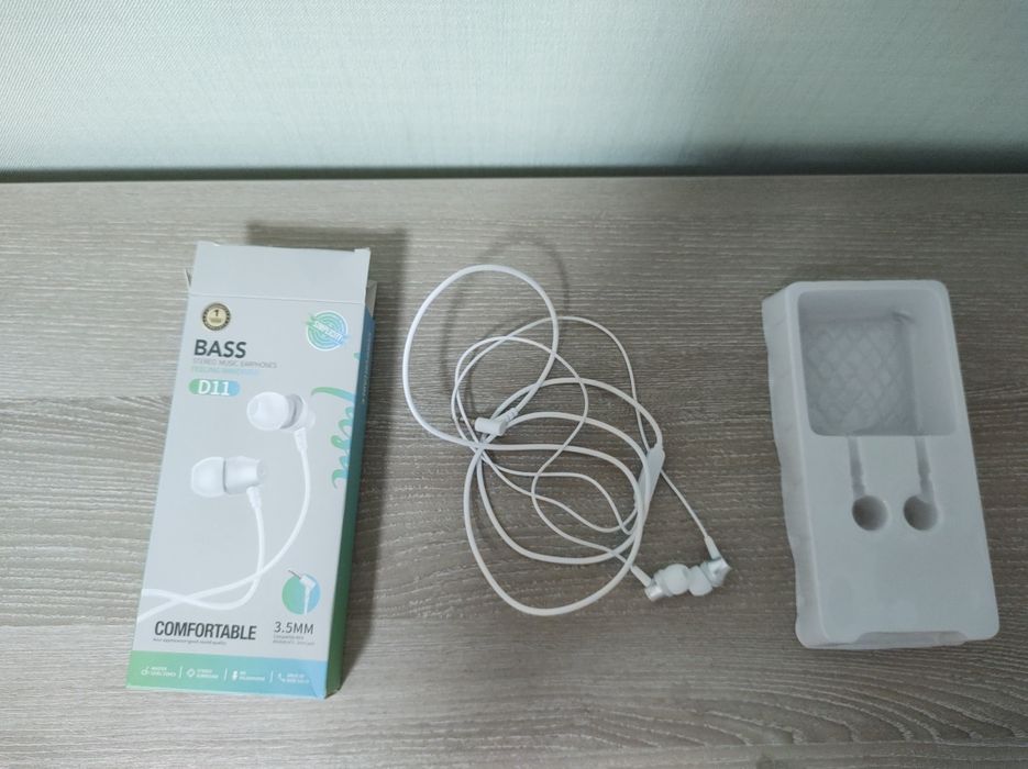 Проводные наушники Celebrat D11, белые.