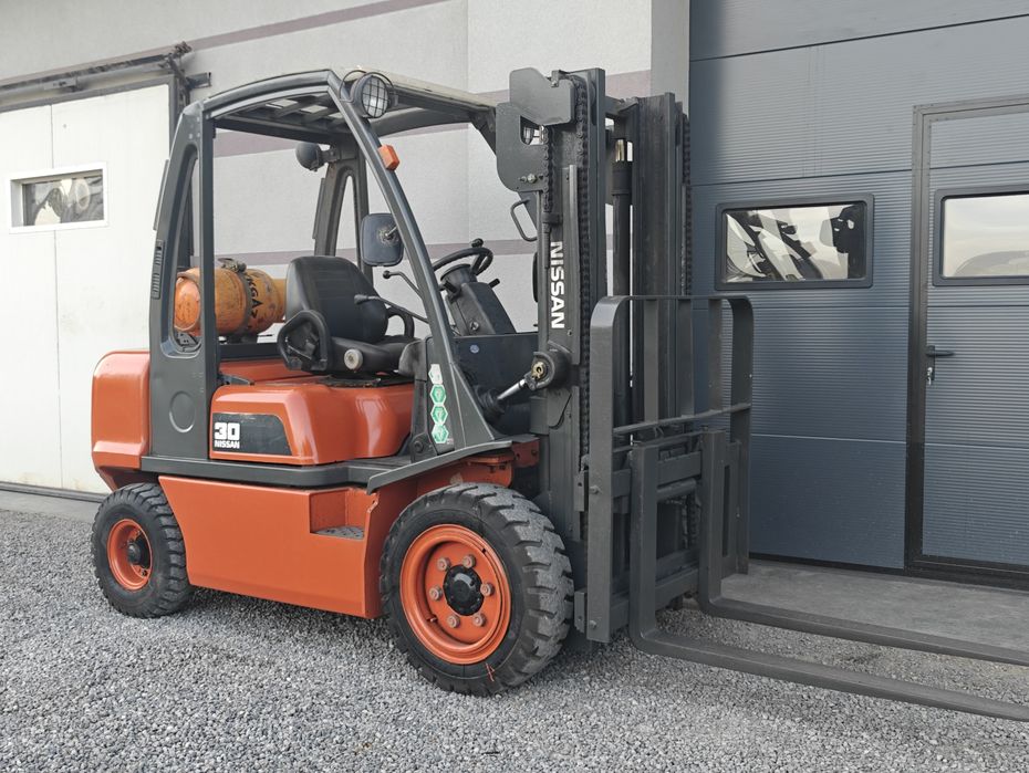 Wózek widłowy Nissan FG30 3T Lpg Pompowane Opony Przesuw Boczny