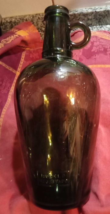 Garrafa antiga de vidro, Real Vinícola, 1 litro, alt: 24cm diâm. 10cm
