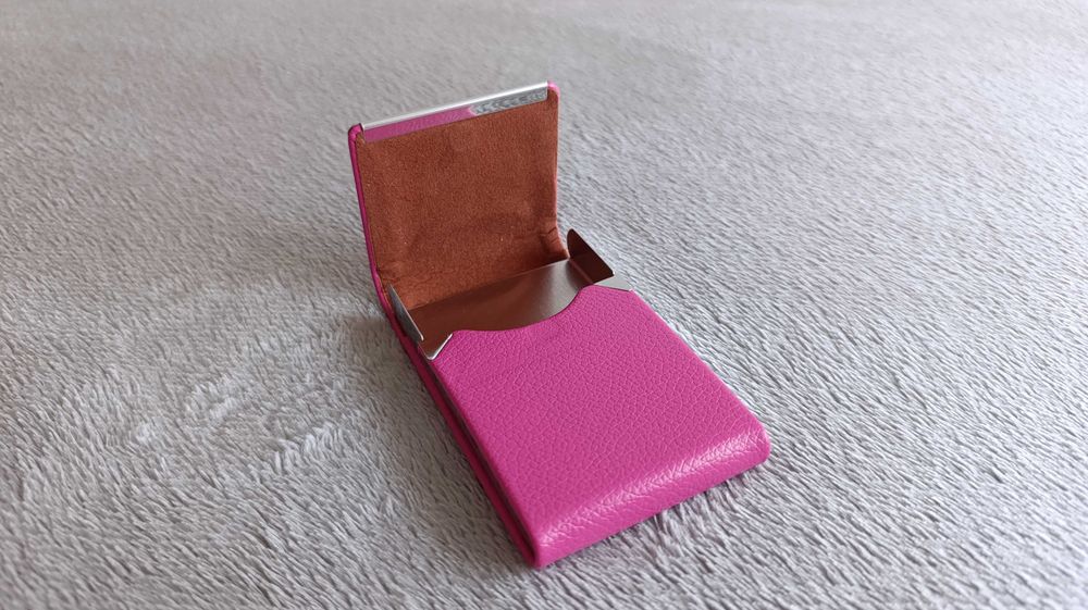 Eleganckie skórzane różowe etui na wizytówki/ karty bankowe NOWE