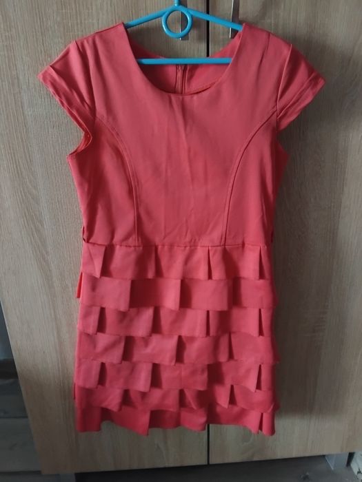 Czerwona elegancka sukienka dla dziewczynki