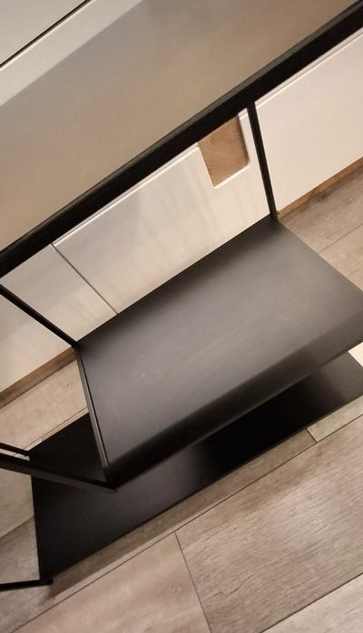 Czarna industrial regał metalowy ikea