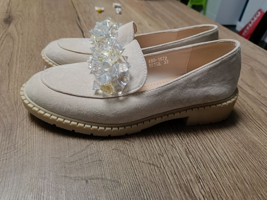 Beżowe buty baleriny 37