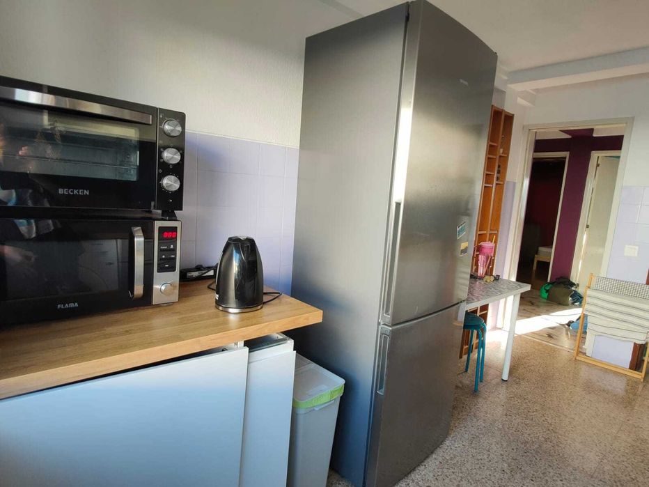 Quarto Espaçoso para Trabalhador em Paço de Arcos