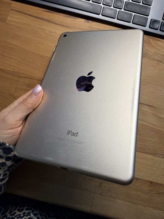 Apple iPad mini 4 16 GB