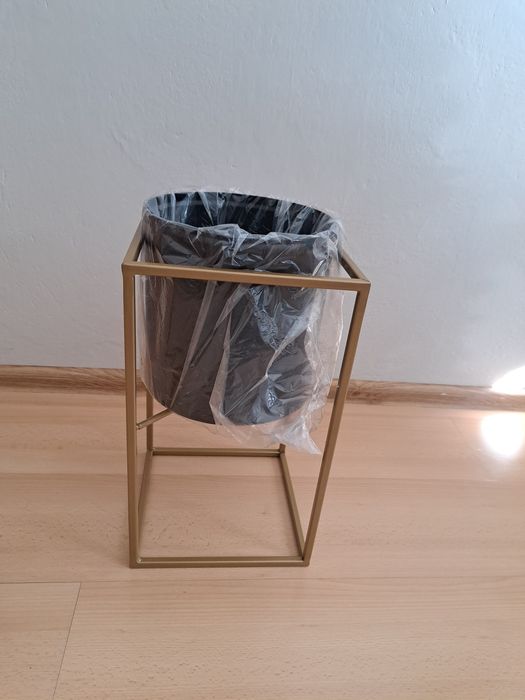 Kwietnik loft czarno złoty
