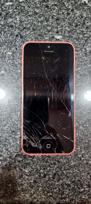 Iphone 5c com ecrã partido