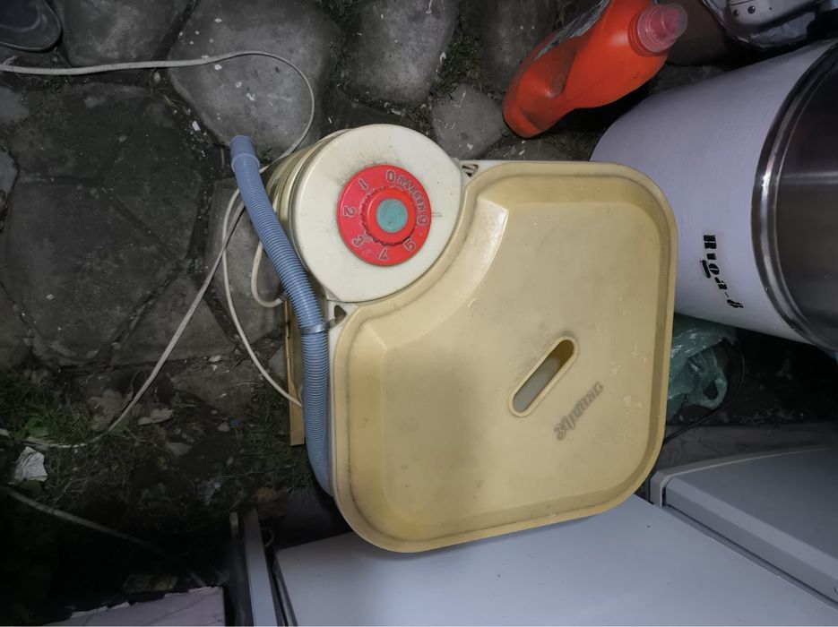 Пральна машина в робочому і хорошо стані