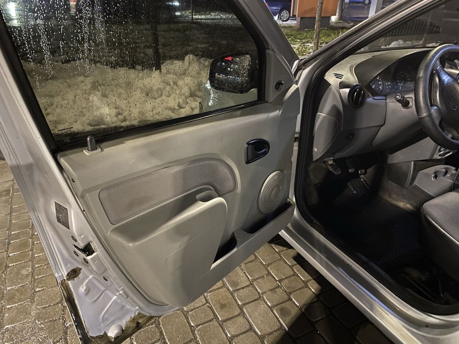 Renaul Logan MCV 2009 газ/бензин