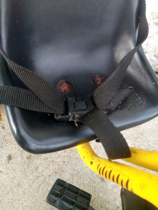 Triciclo com rodas de pneu e camera de ar