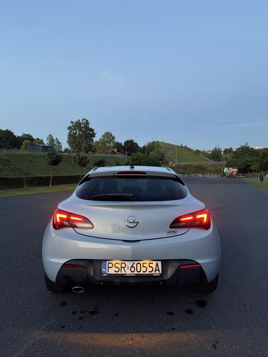 Opel Astra J GTC, 2.0 CDTI. Bardzo dobry stan, niski przebieg.