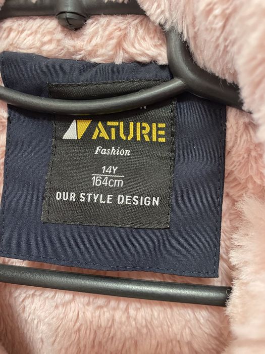 Зимова куртка з мєхом тепла і красива