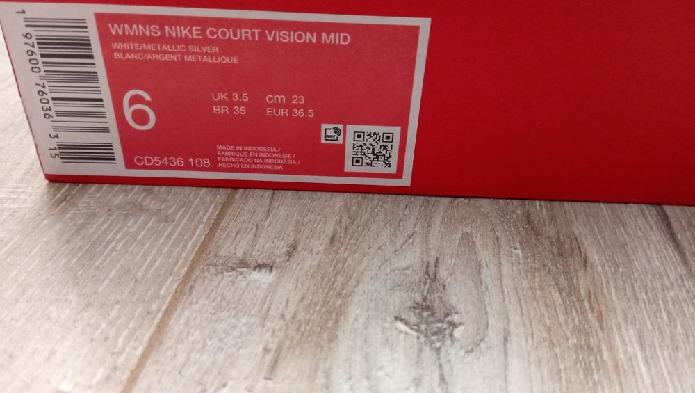 Кроссовки Nike  оригинал.