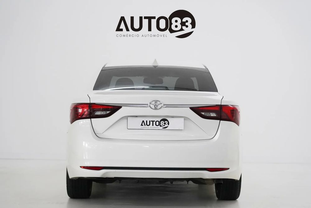 Toyota Avensis — fotografia 4
