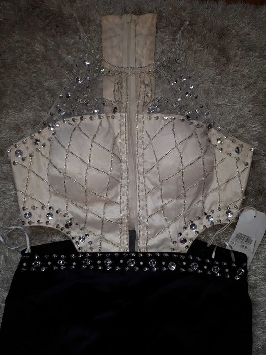 Vestido cerimónia tipo cetim preto e beje com pedraria S