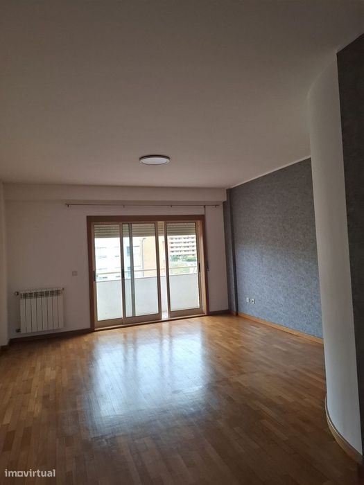 Apartamento para Arrendamento em Excelente Estado