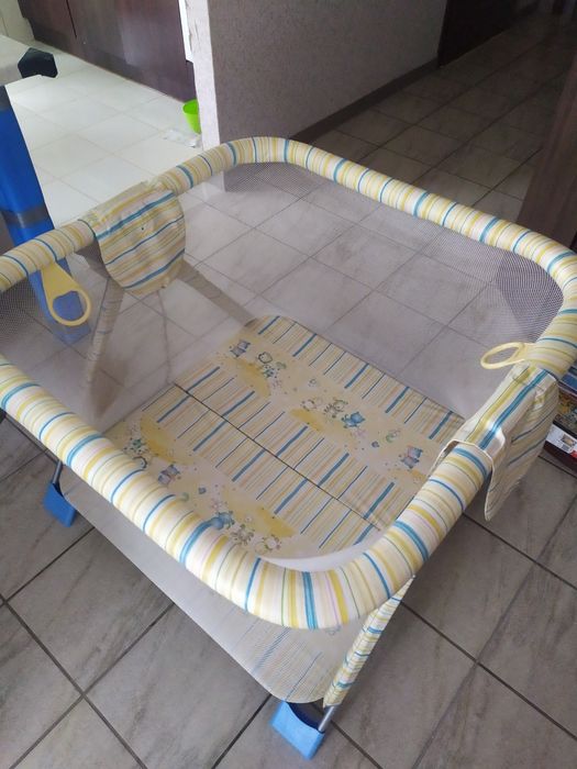 Kojec kwadratowy składany dla dziecka