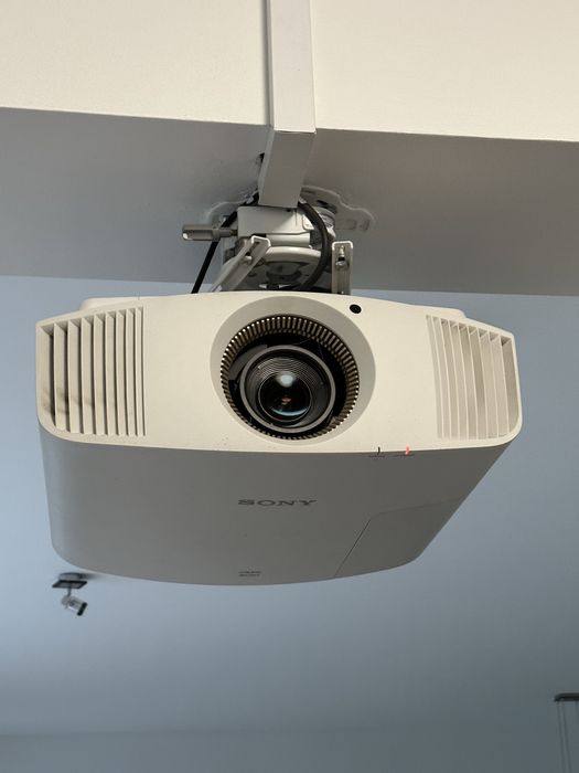 Projektor rzutnik Sony 4K SXRD