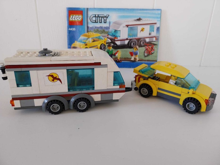 Lego 4435 Samochód z przyczepą kempingową (City) 2012