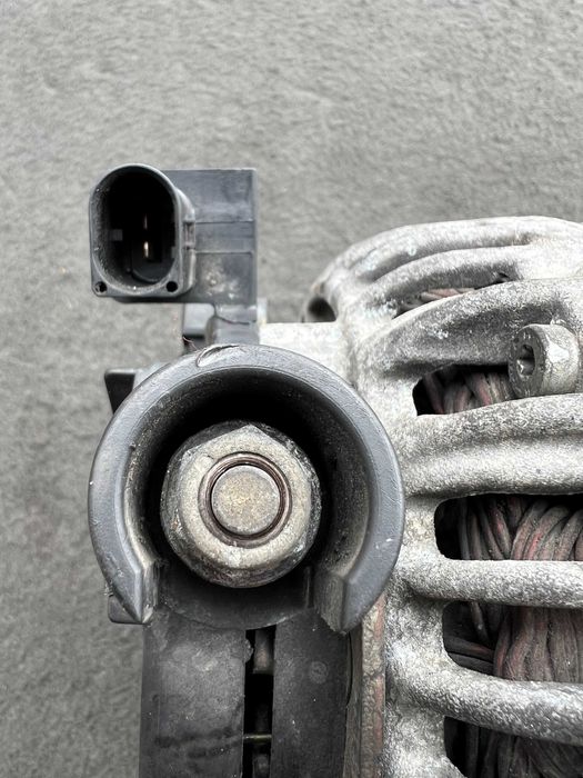 Генератор Mercedes W211 W220 2.2 2.7 3.2 cdi 0124625019