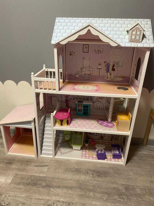 Duży domek dla lalek z garażem