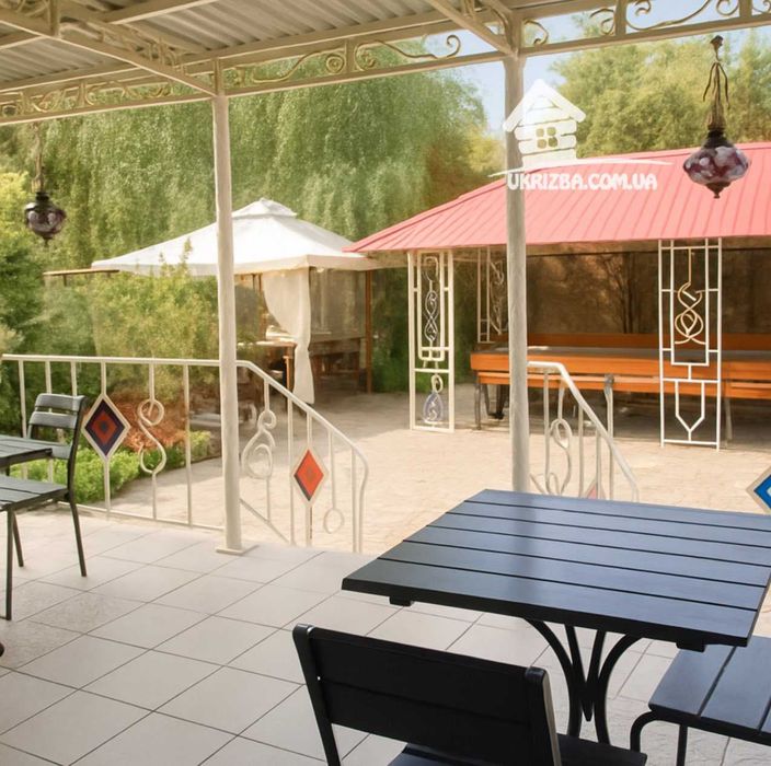 Київ. Будинок 300кв.Більярд, теніс, 5 спалень,бомбосховище. До 25 осіб