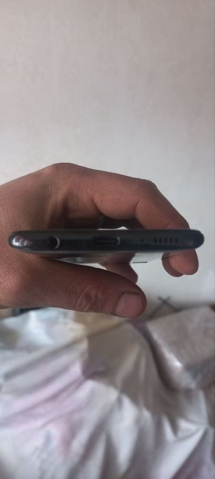 Самсунг А40 -4 на 64 гь