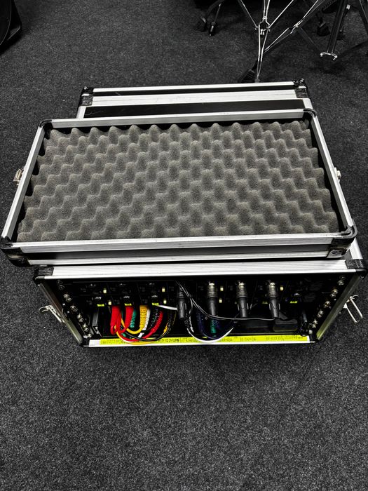 Rack Beringher X18 sistema de in ear