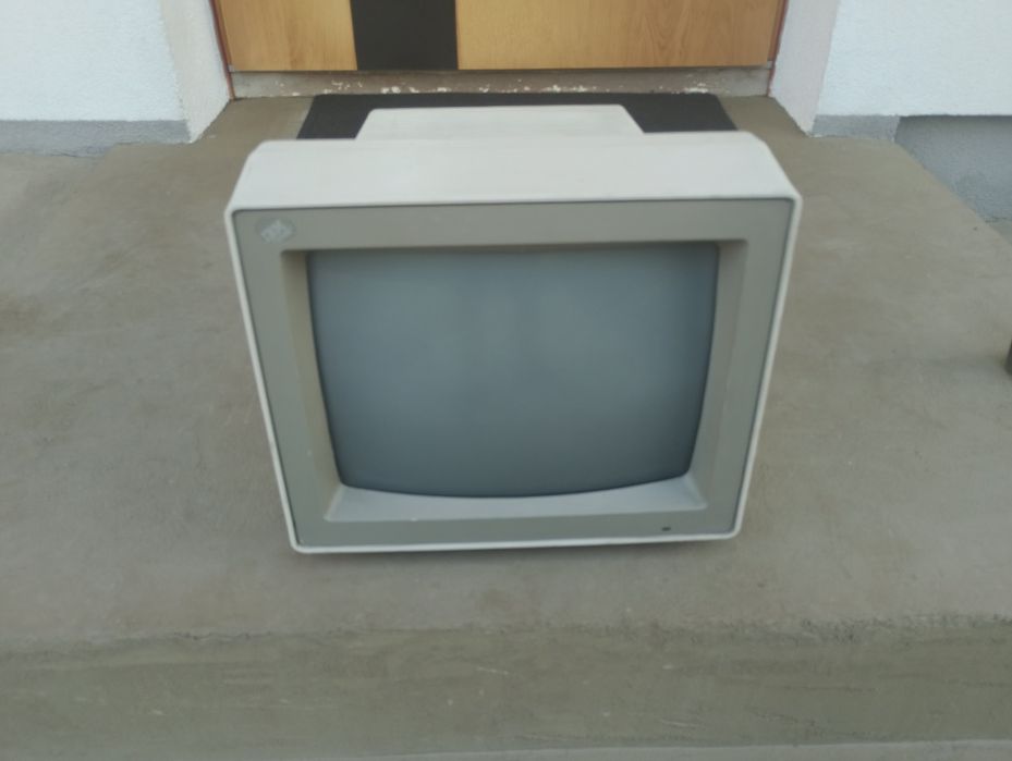 Monitor IBM 8512